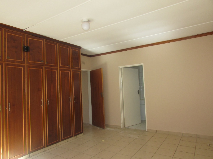 To Let 3 Bedroom Property for Rent in Heuwelsig Free State